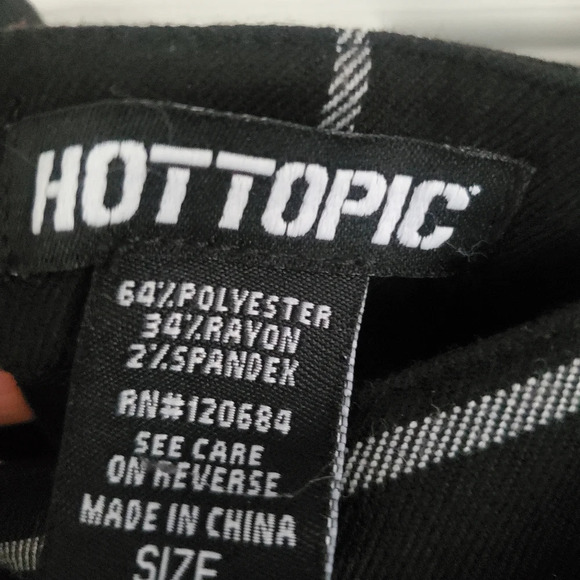 Hop Topic mini pleated goth black & white skirt, size large - Picture 5 of 5